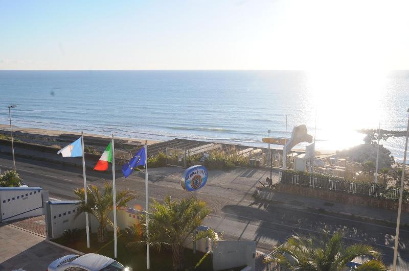 Serpa Hotel Anzio Exterior foto